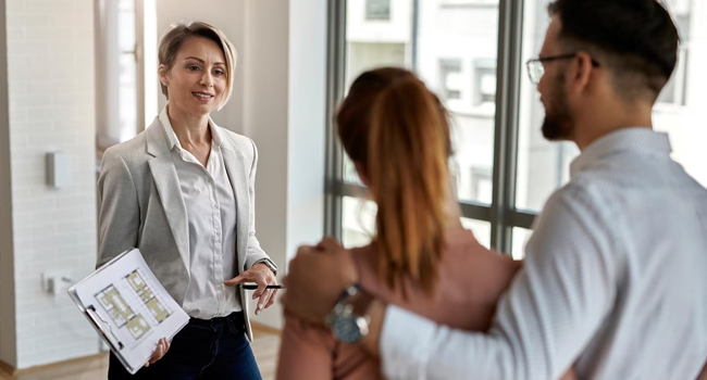 Reguli noi pentru agenții imobilari