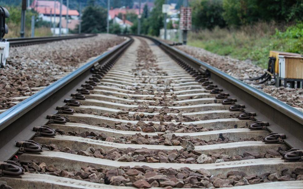 Contracte de 600 mil euro, pentru modernizarea unor linii CF, semnate