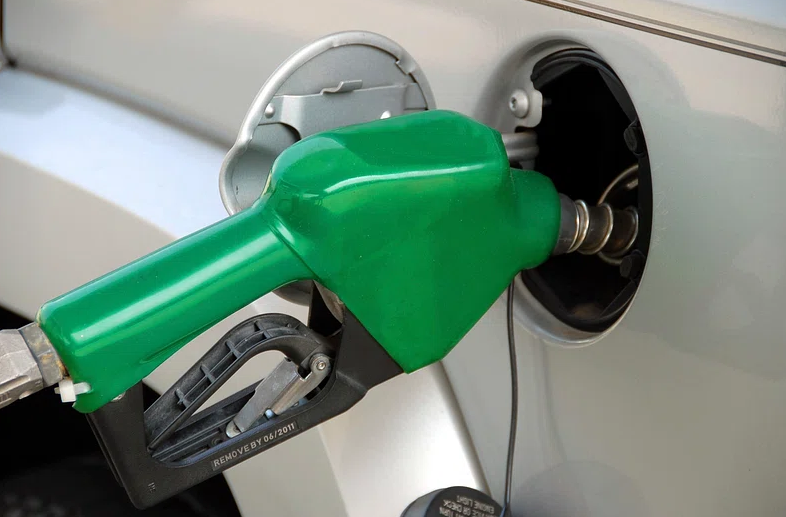 Trump va impune tarife daca UE nu cumpara mai mult petrol si gaze din SUA