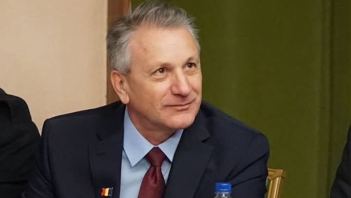 Presedintele CNIR cere injumatatirea salariilor executivului