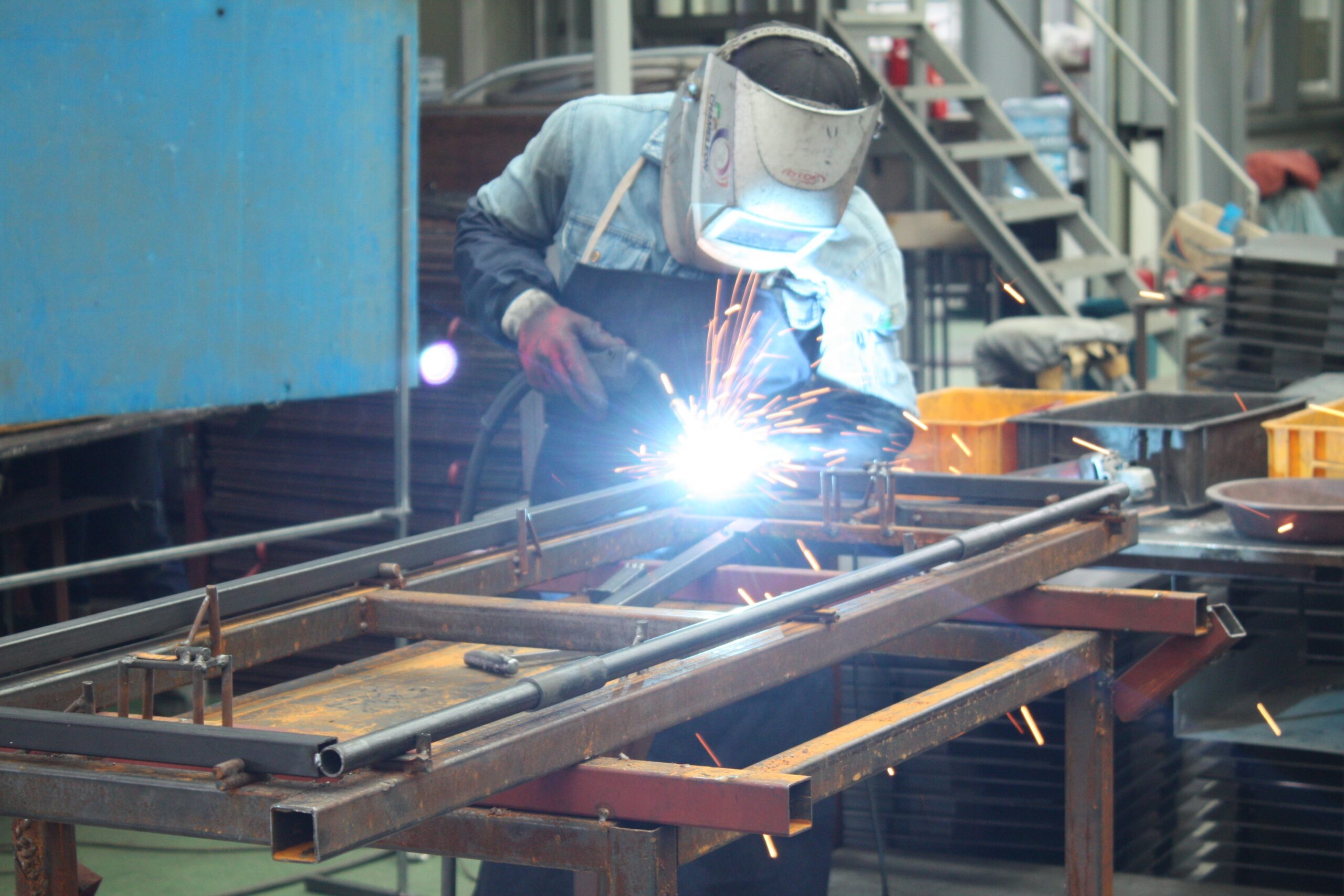 Industrie: Cifra de afaceri si comenzile noi in scadere la inceput de an
