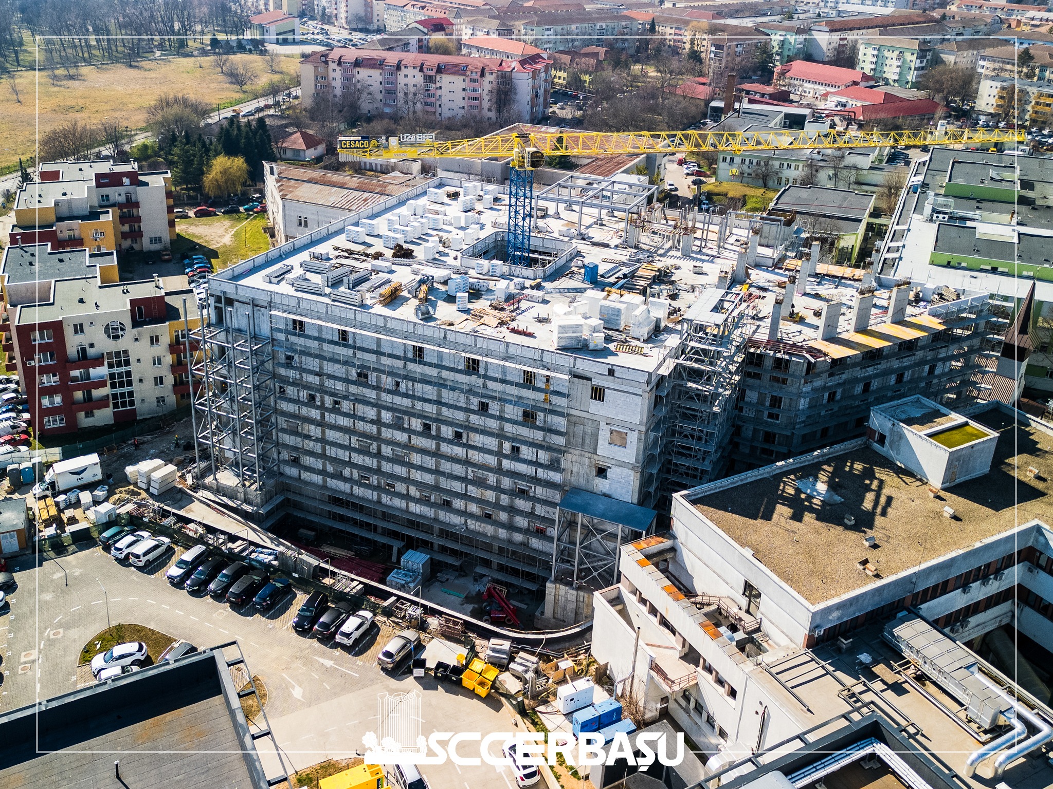 Constructii Erbasu lucreaza la heliportul Centrului de Mari Arsi din Timisoara