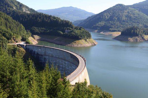 Vor fi deblocate investitiile sistate pentru proiectele strategice hidroenergetice