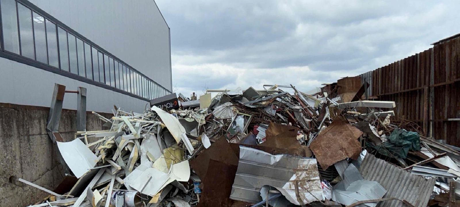 Ce sanctiuni a aplicat Garda de Mediu unei firme de constructii metalice din Galati