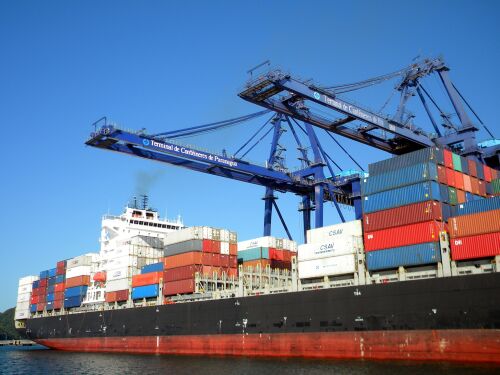 Importurile si exporturile au crescut, dar in ritmuri diferite