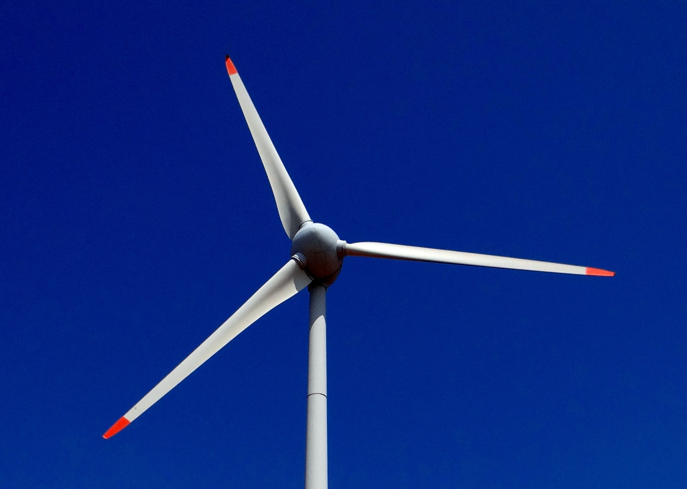 Peste 3.470 MW scosi la licitatie de Ministerul Energiei