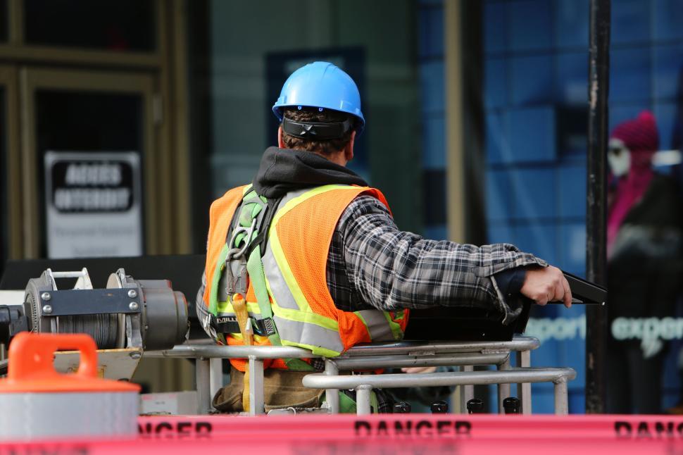 Sperante de revenire pentru constructiile private, in ciuda dificultatilor bugetare