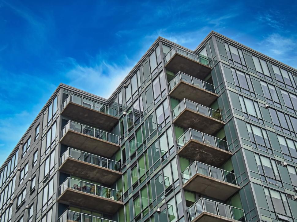 Legea anti tepe imobiliare, tergiversata fara justificare