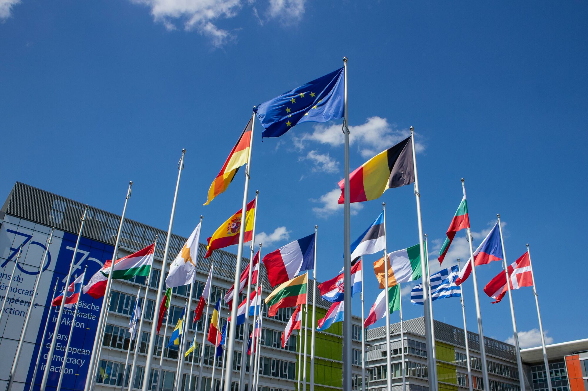 Recomandarile Comisiei Europene: Fara plafonari si subventii, dar sa reducem riscul de saracie