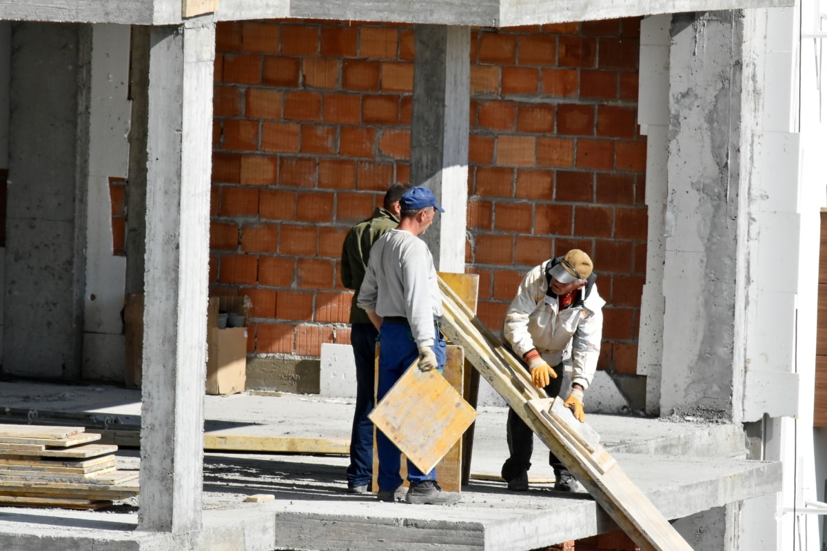 Inspectia Muncii a continuat sa controleze firmele de constructii