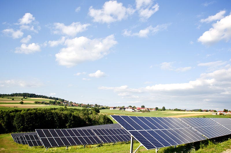 UE: Energia solara a fost principala surse de electricitate in iunie, pentru prima data in istorie