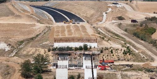 Constructorii de autostrazi incetinesc ritmul lucrarilor, in lipsa fondurilor alocate de la Guvern