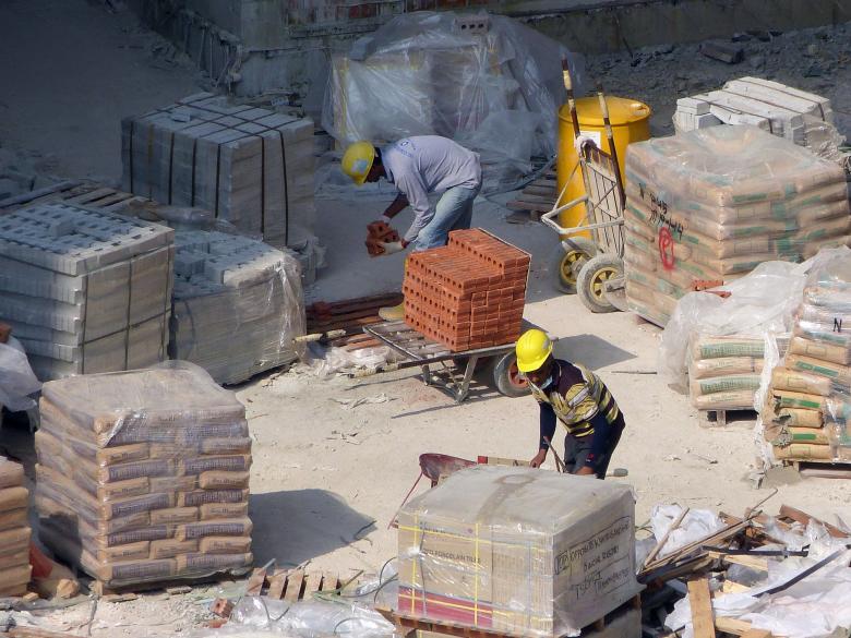 Cipru: Trei firme de constructii au castigat 40% din contractele publice