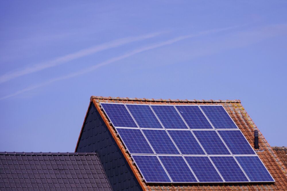 Productie energie regenerabila: Scade usor numarul proiectelor in curs de racordare la retea
