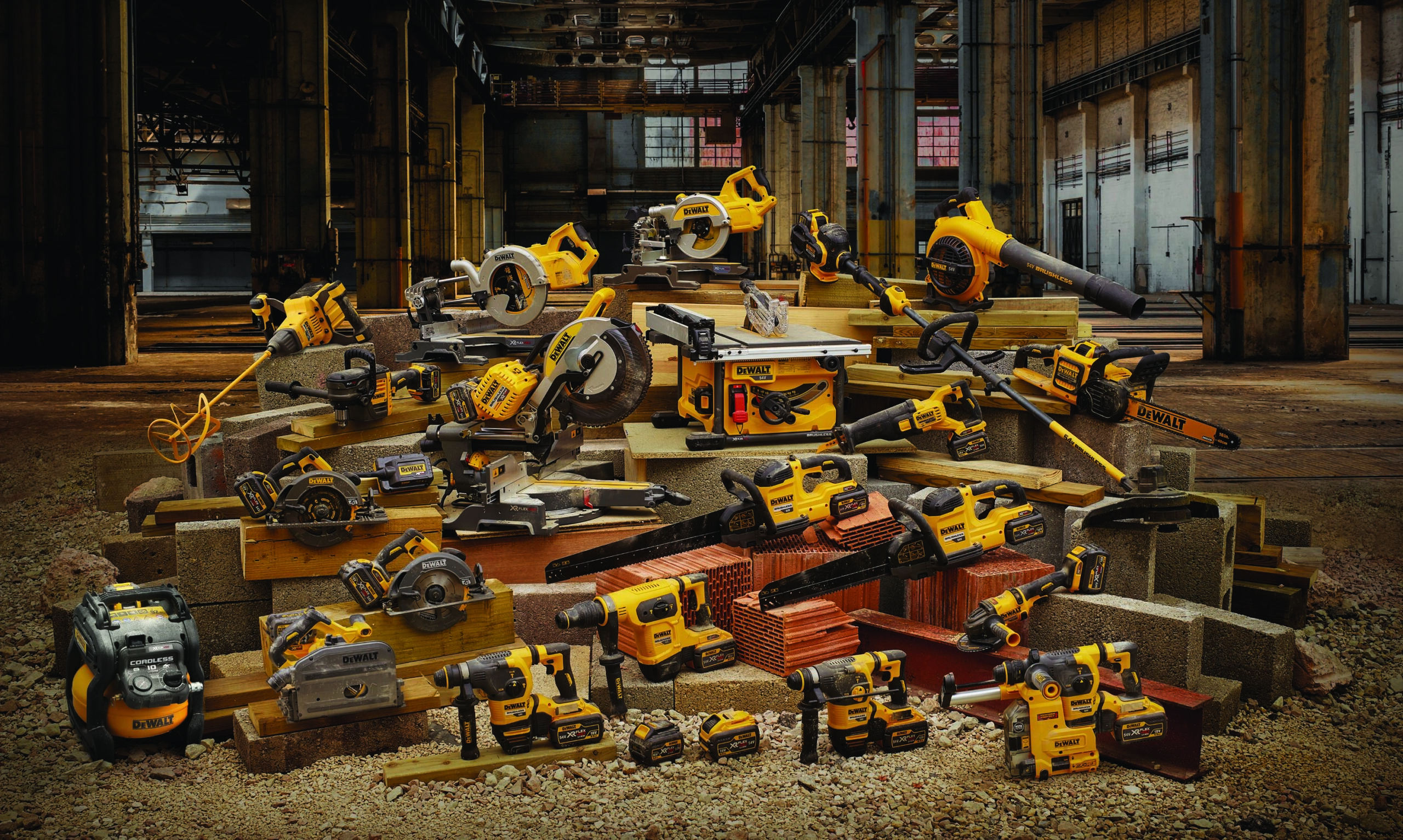 Testează sculele profesionale DEWALT și câștigă premii la evenimentul YALCO 2025