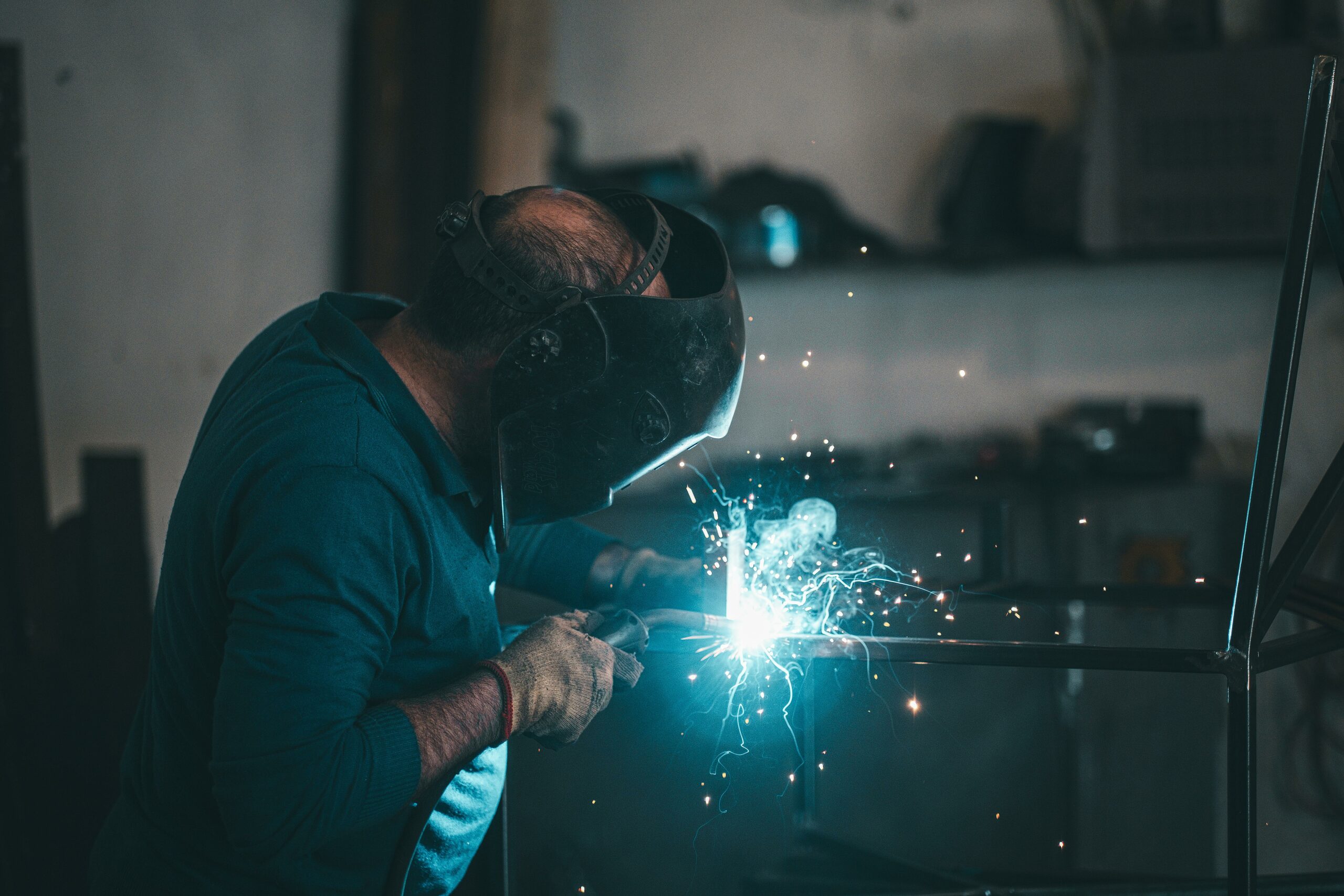 Cresc comenzile noi si cifra de afaceri din industria prelucratoare