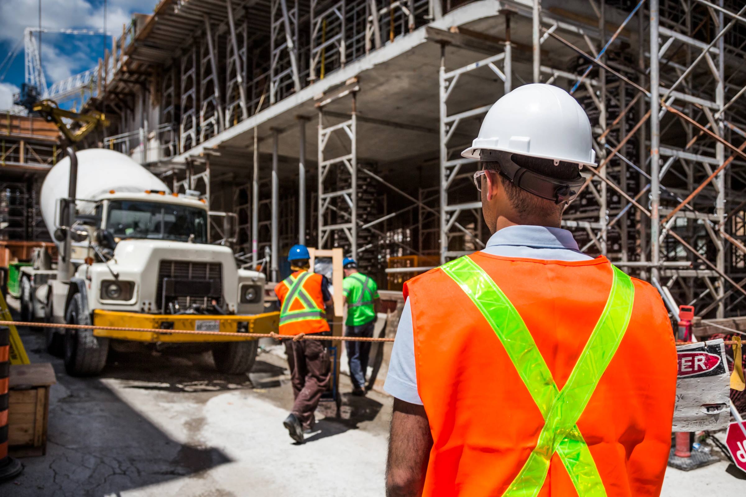 Salariul net in constructii se apropie de 5.000 lei